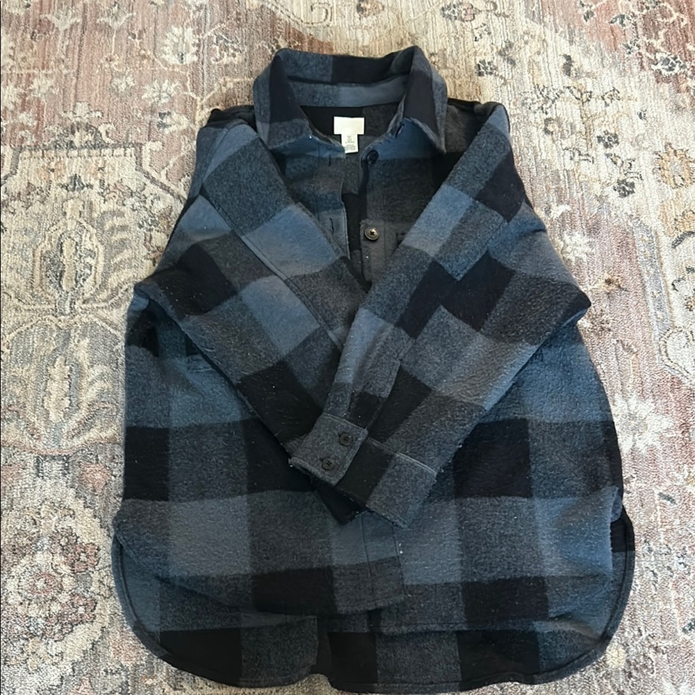 Black and Gray Plaid Button-Up Shirt